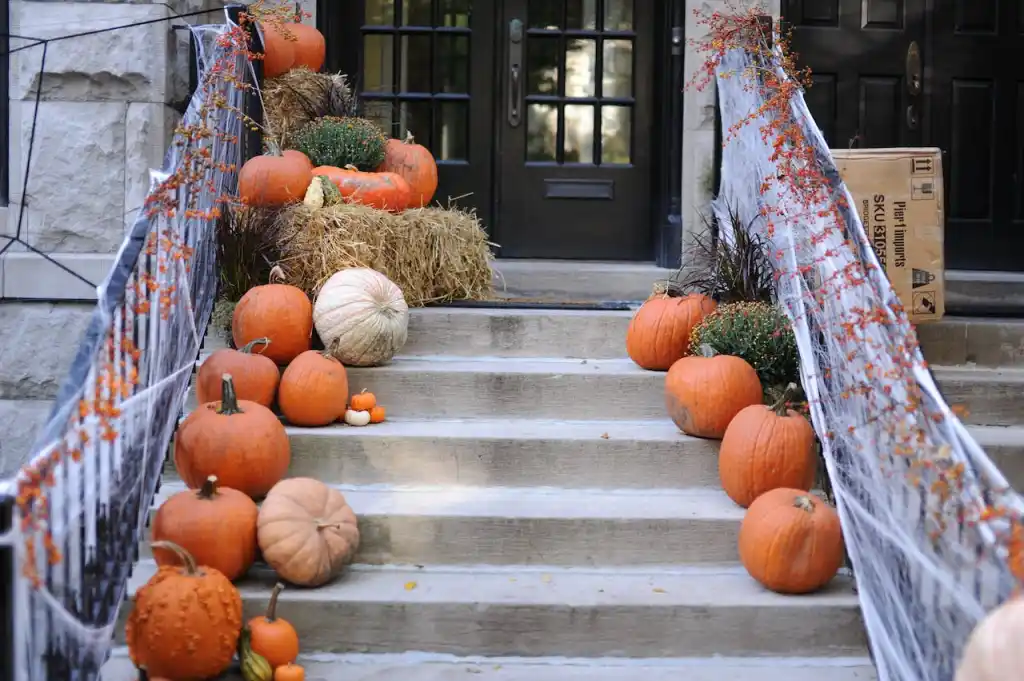 Halloween decor ideas for your porch